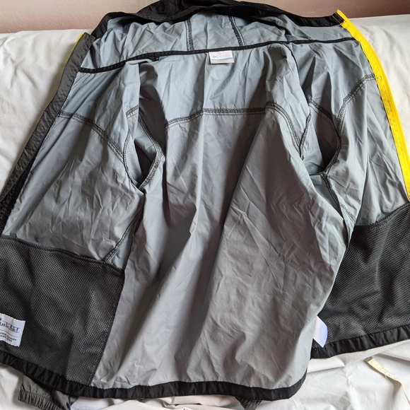 Like new Columbia boys rain and wind jacket size L 14-16 - Picture 11 of 13